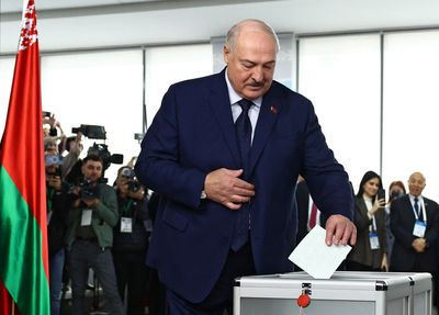 Exit poll shows Lukashenko with 87.6% of vote in Belarus presidential race