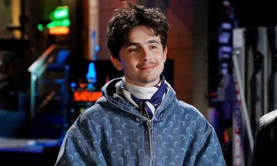 Saturday Night Live: Timothée Chalamet hosts and sings in a decent episode