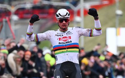 Mathieu van der Poel dominates again at Hoogerheide World Cup