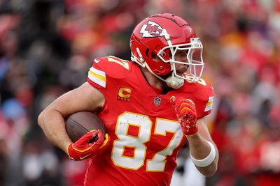 Travis Kelce arrived to Chiefs-Bills AFC Championship game in crisp tan suit