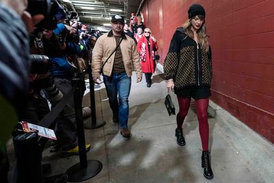 Taylor Swift arrives for AFC title game, hoping Travis Kelce and the Chiefs return to the Super Bowl