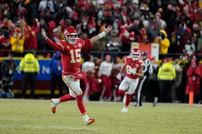 The Chiefs get more Mahomes magic and advance to 3rd straight Super Bowl, beating the Bills 32-29