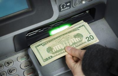 7 tips to avoid paying ATM fees