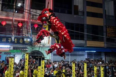 Chinese Lion Dance Troupe Shrugs Off Patriarchal Past