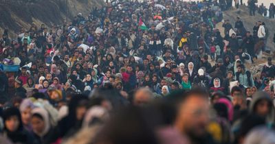 200,000 Palestinians return to northern Gaza after crossing opens