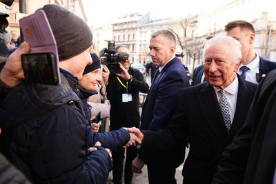 King visits Jewish community in Krakow ahead of Auschwitz commemorations