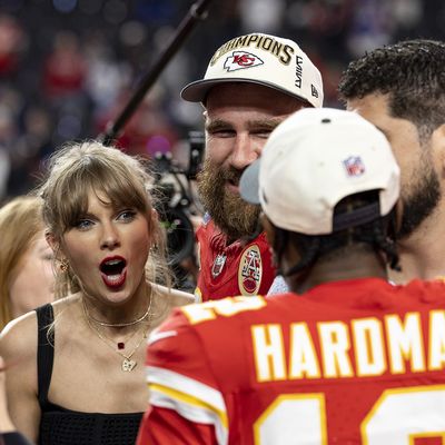 Travis Kelce’s Teammate Reveals Why He Was “Blown Away” by Taylor Swift the First Time He Met Her