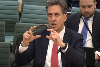 Airport expansions incompatible with carbon budgets ‘won’t go ahead’ – Miliband