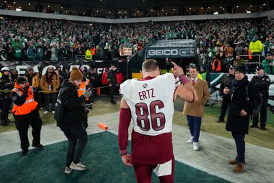 Commanders TE Zach Ertz says he’s not retiring