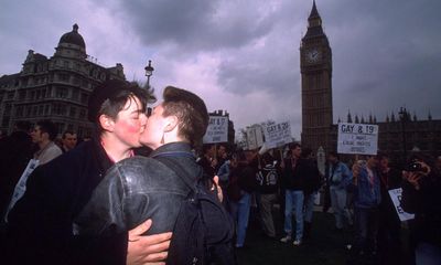 Thank You for Calling the Lesbian Line by Elizabeth Lovatt – a heartfelt history of the gay community