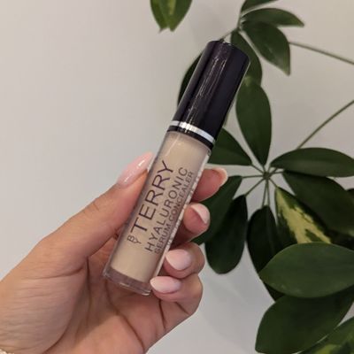 I’ve always struggled with creasing and dark circles until I discovered this game-changing concealer