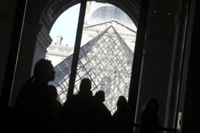 Louvre Museum In Need Of Major Renovation