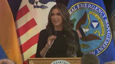 Kristi Noem walks out to song ‘Hot Mama’ at first official DHS news conference