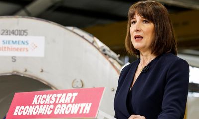 Rachel Reeves backs Heathrow third runway in bid to drive UK growth