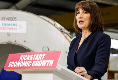 Rachel Reeves’s plan for Heathrow to ‘turbocharge’ economy struggles to take off