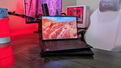 The Lenovo ThinkPad X1 Carbon somehow got thinner, lighter, and smarter, but familiar problems remain