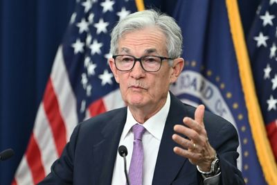 Federal Reserve Defies Trump, Keeps Interest Rates Steady