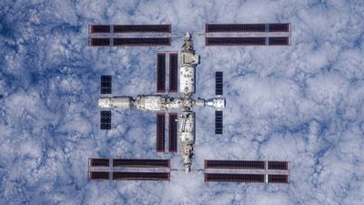 Chinese astronauts make rocket fuel and oxygen in space using 1st-of-its-kind 'artificial photosynthesis'