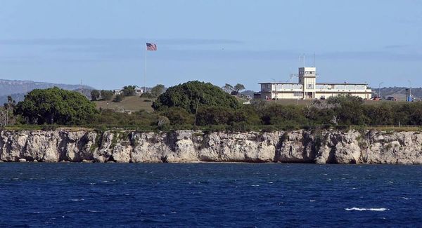 Trump orders opening of migrant detention center at Guantánamo Bay