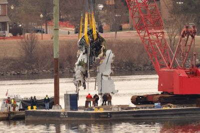 DC plane crash latest: First parts of plane wreckage are lifted from Potomac after families visit disaster site