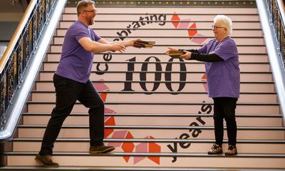 Val McDermid and Damian Barr urge Scottish councils to halt library closures