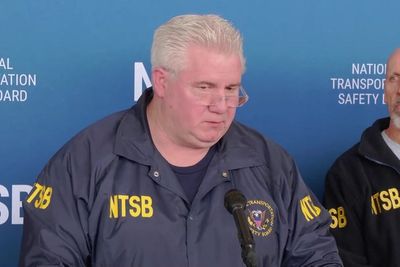 NTSB spokesman fights back tears as he makes pledge to families of Washington DC plane crash victims