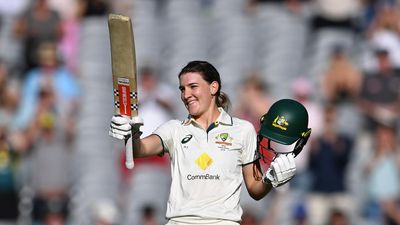 Sutherland buries hapless England in women's Ashes Test