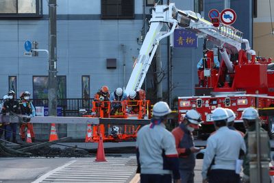 Rescuers suspend search for truck driver swallowed by sinkhole days ago