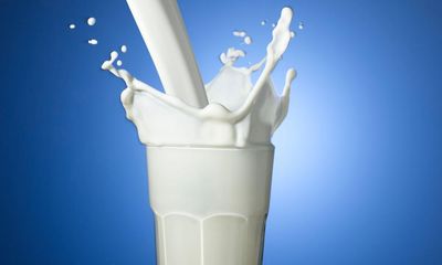 Full-fat milk, semi-skimmed or skimmed: which is healthiest?