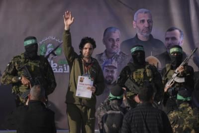 Hamas Fighters Present During Release Of Israeli Hostages