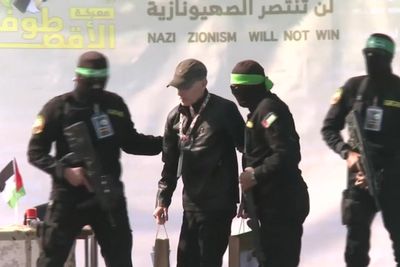 American-Israeli hostage Keith Siegel surrounded by armed Hamas militants as he's released to Red Cross in ceasefire