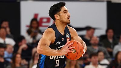 Melbourne United come from behind to defeat JackJumpers