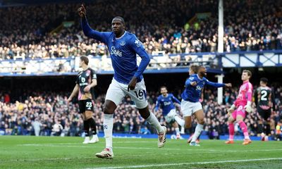 Abdoulaye Doucouré’s lightning-fast strike sets Everton up for Leicester rout