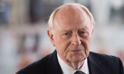 Starmer should end UK’s ‘cycle of hesitation’ with EU, says Neil Kinnock