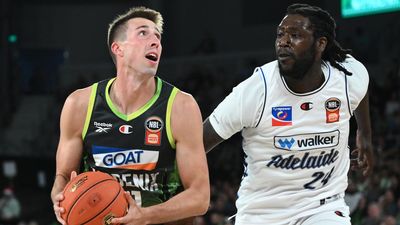 Phoenix overcome scare to beat Harrell-inspired 36ers