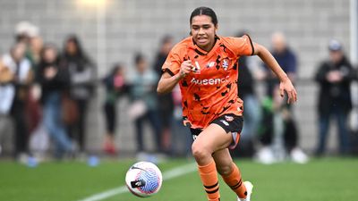 Roar break ALW losing streak as teenager sinks Phoenix