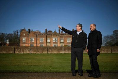 UK's Starmer welcomes German leader to his country estate as he touts 'reset' with the EU