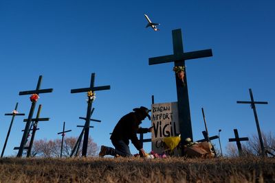 Families visit crash site days after the deadliest US air disaster in a generation