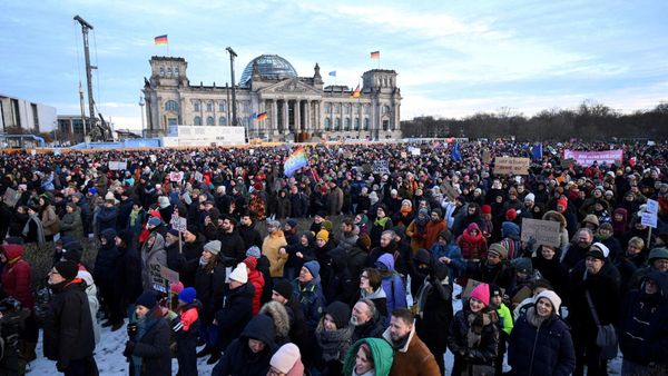 At least 160,000 rally in Berlin against far right