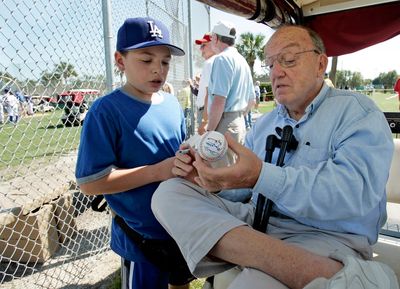 Fay Vincent, baseball commissioner during three years of turmoil, dies at 86