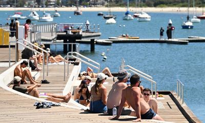 ‘Intensely hot’ weather continues in south-eastern states as Victoria battles bushfires