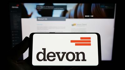 Is Wall Street Bullish or Bearish on Devon Energy Stock?