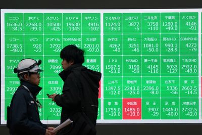 Asian stocks plunge over Trump tariffs