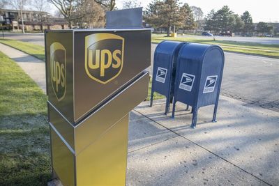 3 Stocks Benefiting from the 'Returnuary' Shopping Wave