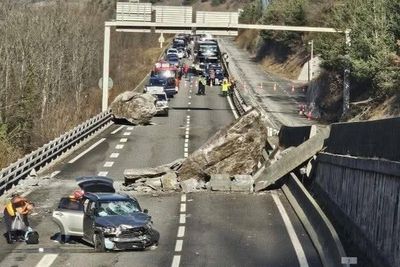 Hundreds stranded in Olympic hall after landslide near popular French ski resorts