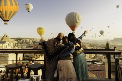 Travel Agents vs. Do-It-Yourself Online Travel Booking
