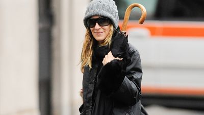 Sarah Jessica Parker took rainy day dressing to the most quintessentially British level in her Hunter wellies and raincoat