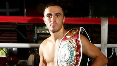 Dethroned world champ's 'high-risk, high-reward' return