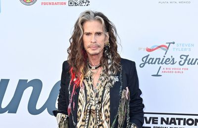 Steven Tyler returns to stage for first time since Aerosmith's retirement from touring