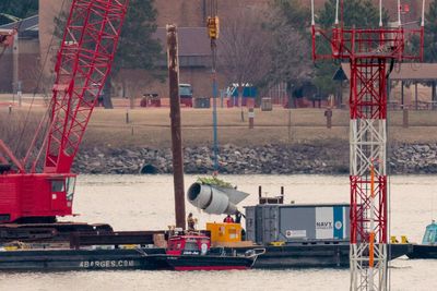 Watch live: Recovery of DC plane crash wreckage continues after first parts removed from Potomac River